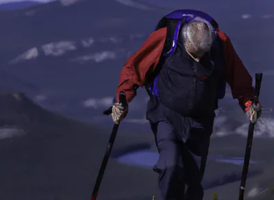 Conquer any mountain with ease: Get the best trekking poles for hiking 🏔️🥾