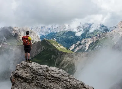 Discover the Benefits of Hiking with Trekking Poles - Boost Your Outdoor Adventures!